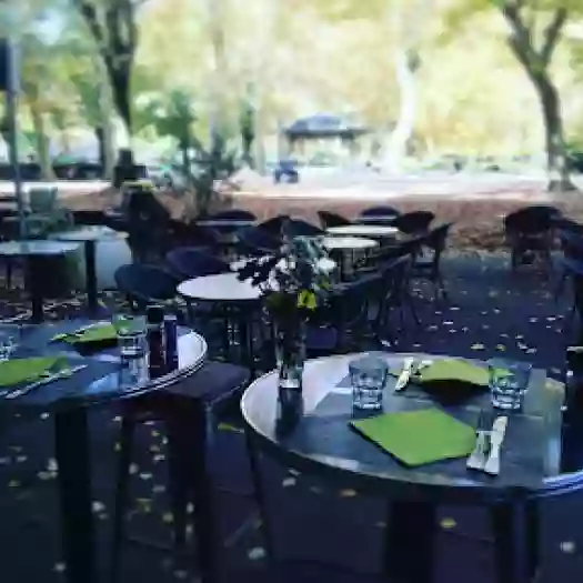 Le restaurant - Le Petit Jardin - Grenoble - Restaurant jardin de ville Grenoble